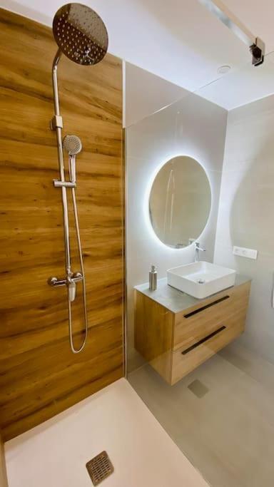 Golden Ocean View & Pool Appartement